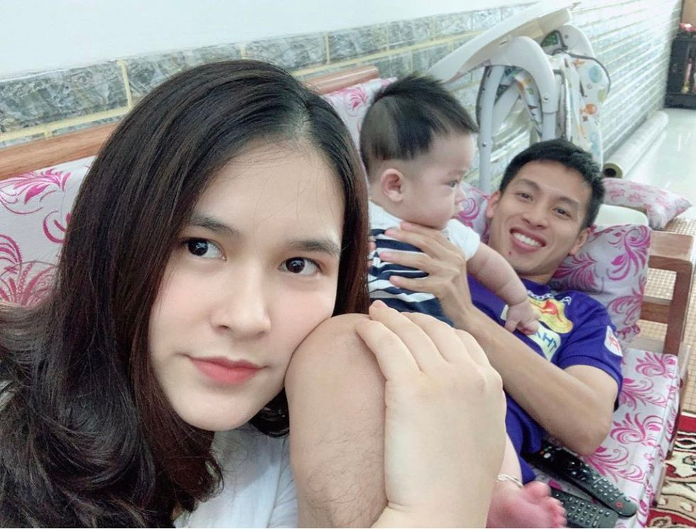 Hùng Dũng và Mộc Trinh kết hôn vào tháng 4/2019. Trước đó, cả hai từng có 2 năm yêu nhau.