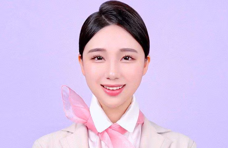 Bên cạnh đó, người đẹp này còn tốt nghiệp khoa dịch vụ hàng không, Đại học Kyungwoon.