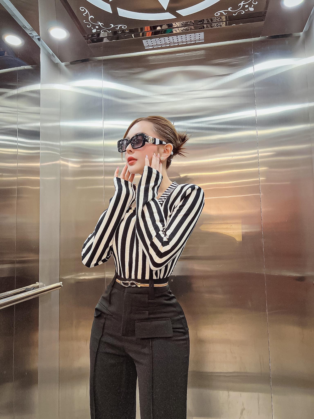 Bản thân là chủ của một cửa hàng kinh doanh thời trang và mỹ phẩm, đây có lẽ cũng chính là một phần lý do khiến hot girl Trang Nemo rất chăm chút cho vẻ ngoài của bản thân.