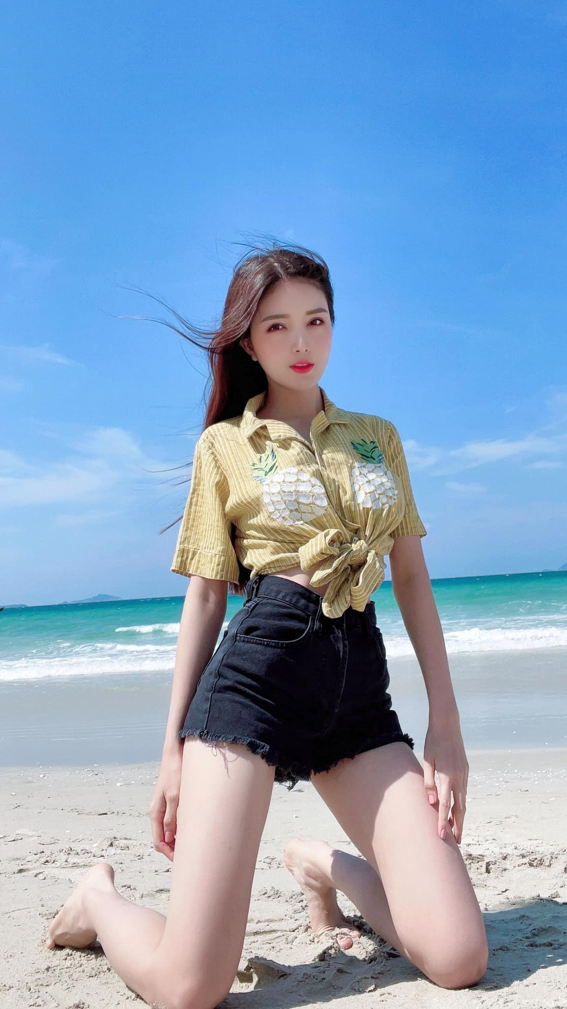 Thời gian gần đây, Lilly Luta chịu khó đầu tư những bộ hình gợi cảm. Thậm chí, nhiều người còn dành tặng cô với tên gọi ưu ái "nữ hoàng nội y" mới nổi.