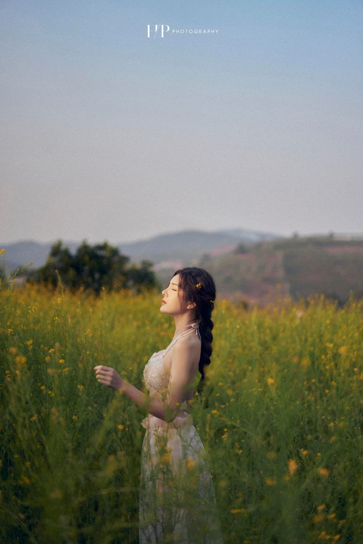 Bên cạnh sự thay đổi về ngoại hình, người ta cũng thấy Lilly Luta làm mới mình trong phong cách thời trang. Từ một tuổi teen với phong cách "kẹo ngọt", "hot girl dao kéo" này hiện tại trưởng thành hơn, thoát khỏi khuôn mẫu để trở thành cô nàng quyến rũ.