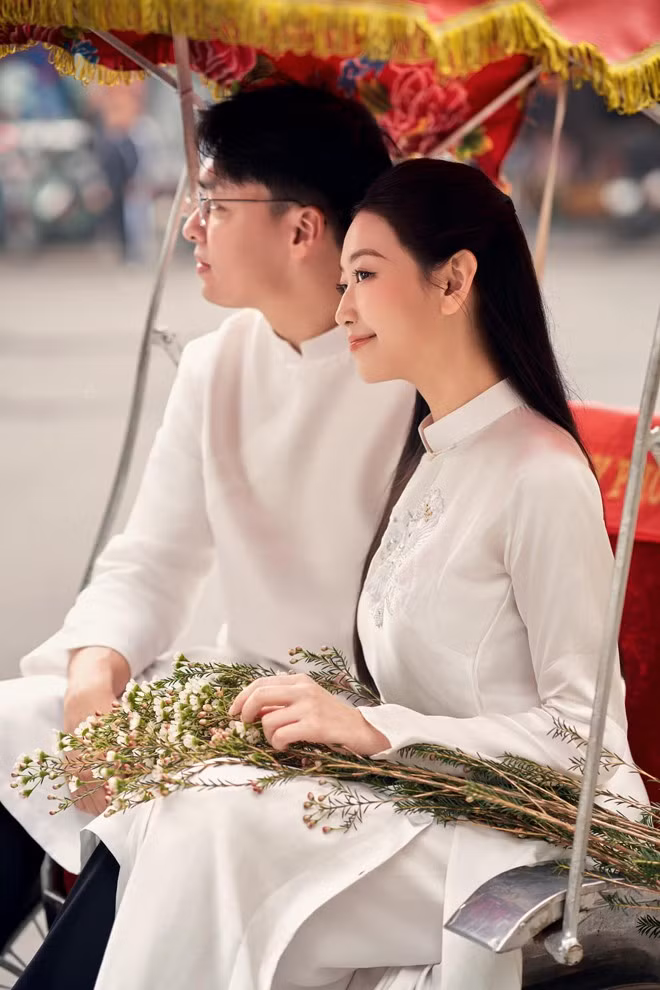 Sau 1 năm “Về chung một nhà”, cặp đôi cùng ngành Y này tổ chức đám cưới đẹp như mơ vào ngày 21/4 vừa qua với sự chúc phúc của hai bên gia đình, người thân, bạn bè.