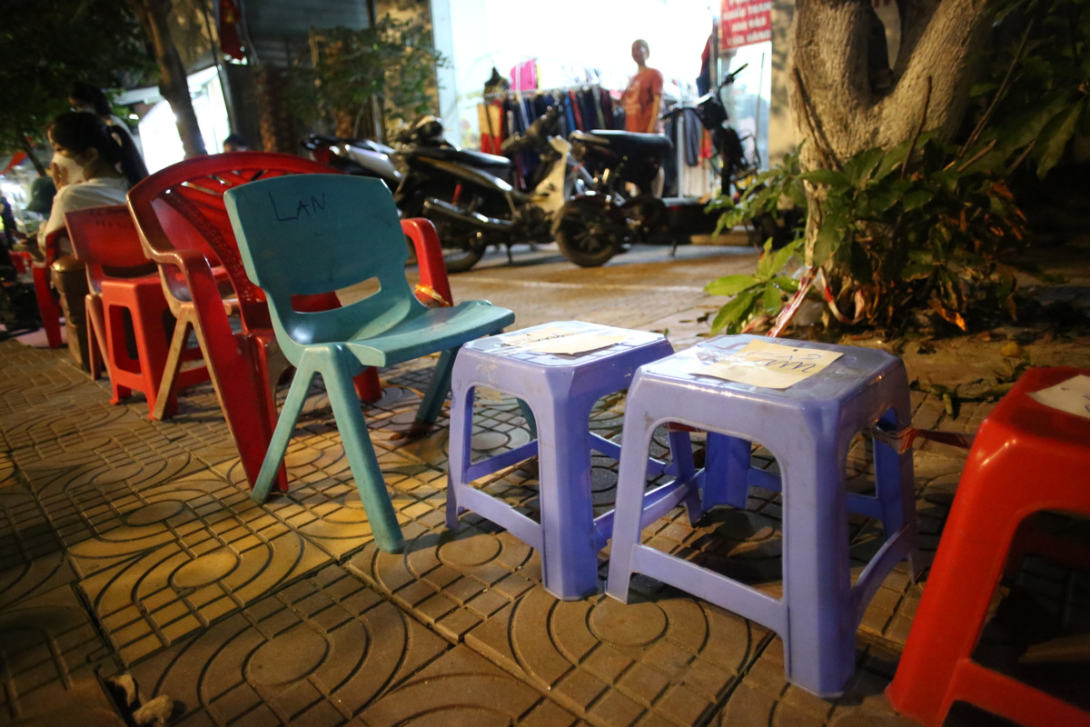 Dự kiến, thời gian phát vé mời xem trận chung kết cho người hâm mộ bắt đầu từ 7h sáng ngày 21/5 tại SVĐ Cẩm Phả và Cung quy hoạch tỉnh.