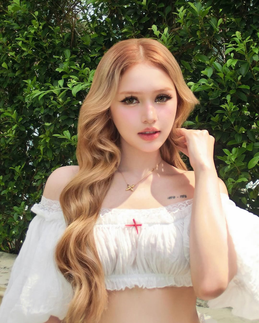 Vẻ đẹp thuần khiết, trong sáng của nàng hot girl Instagram từng được ví như "nàng thơ thế hệ mới" - khiến cộng đồng mạng yêu mến và nhanh chóng trở thành gương mặt nổi bật trong giới người đẹp Việt.