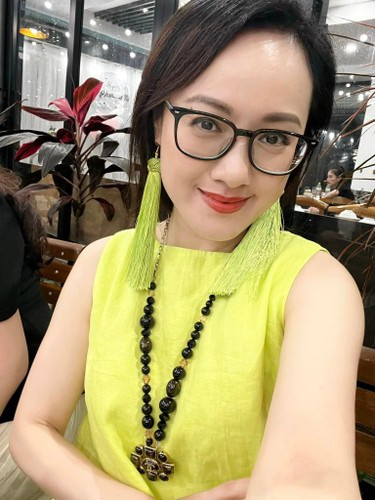 Ba của Hoài Anh là cán bộ khoa học về công nghệ thông tin, từng đoạt giải Nhân tài đất Việt. Mẹ nguyên là giảng viên đại học sinh ra tại Hà Nội rồi công tác tại văn phòng Bộ Giáo dục và Đào tạo ở Tp.HCM. Ông nội cô từng là cán bộ lãnh đạo, ông ngoại là Đại tá - Giáo sư - Bác sĩ.