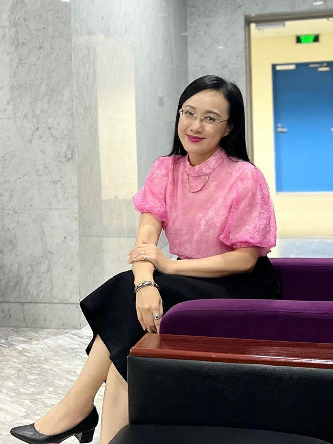 BTV Hoài Anh chia sẻ: "Sinh ra ở thủ đô, rồi lớp 1 mình cùng ông bà và cha mẹ chuyển vào Tp.HCM sinh sống và học tập. Cái duyên vẫn cứ vương vấn với mảnh đất này khi lớn lên lại trở ra Thủ đô làm việc. Lần trở lại này mình mang theo chất giọng Nam bộ được ngẫu nhiên hình thành từ nắng gió và con người phương Nam, đã thấm đẫm vào con người mình từ lúc nào chẳng biết, trong suốt những năm tháng sống và lớn lên ở Sài Gòn".