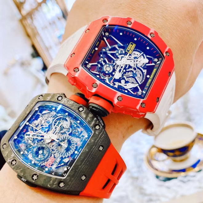Mỗi chiếc Richard Mille đều có giá tiền từ vài tỷ đến chục tỷ tùy theo số lượng đá quý, kim cương đính lên.
