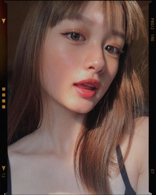 Nhiều người lầm tưởng Susan là con lai nhưng thực tế thì không phải vậy. Cô nàng sinh ra ở Thượng Hải, Trung Quốc và hiện đang ở Mỹ học tập.