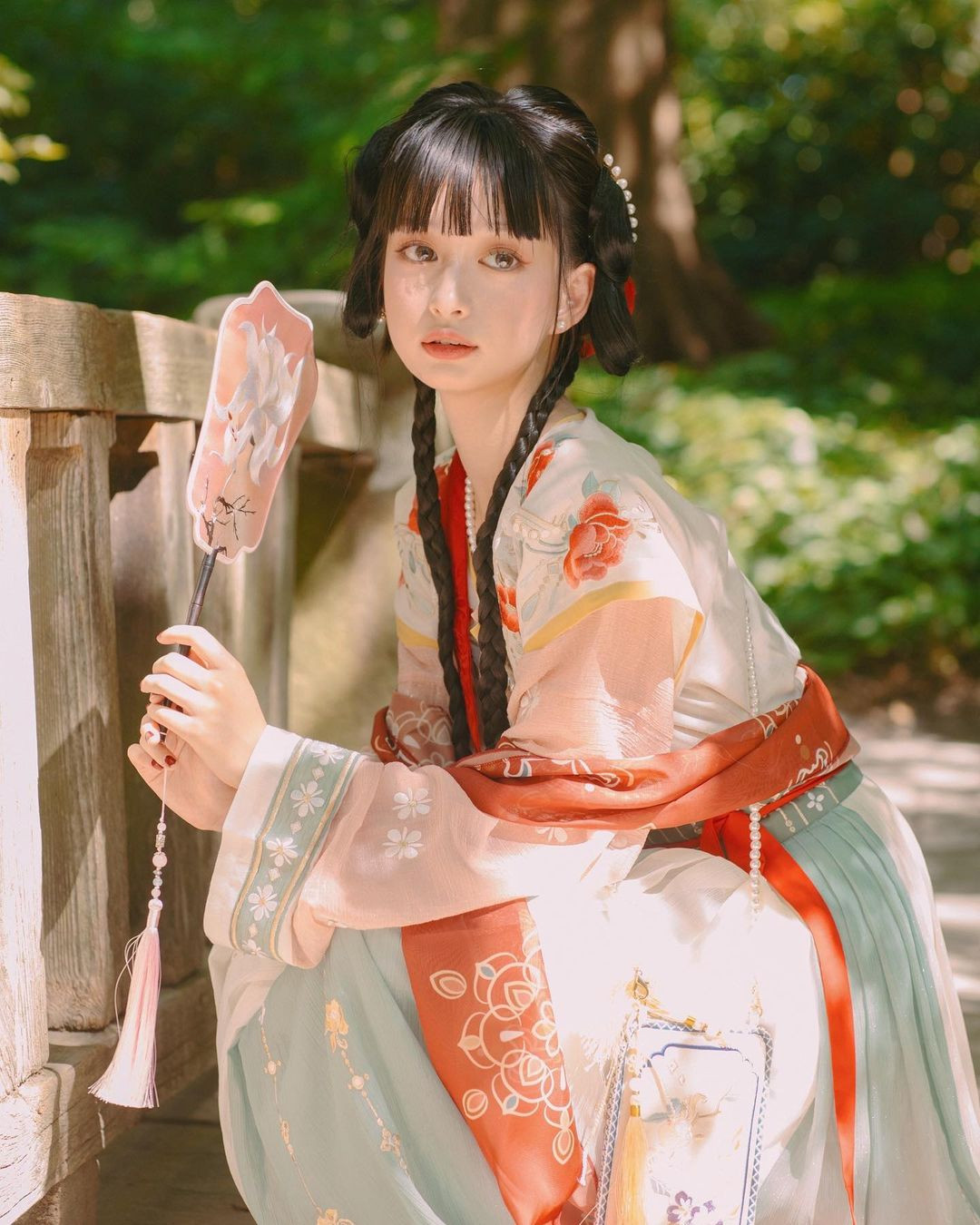 Thậm chí còn nằm trong top tìm kiếm và được mệnh danh là 'tiểu tiên nữ'. Thiếu nữ đó chính là Susan.