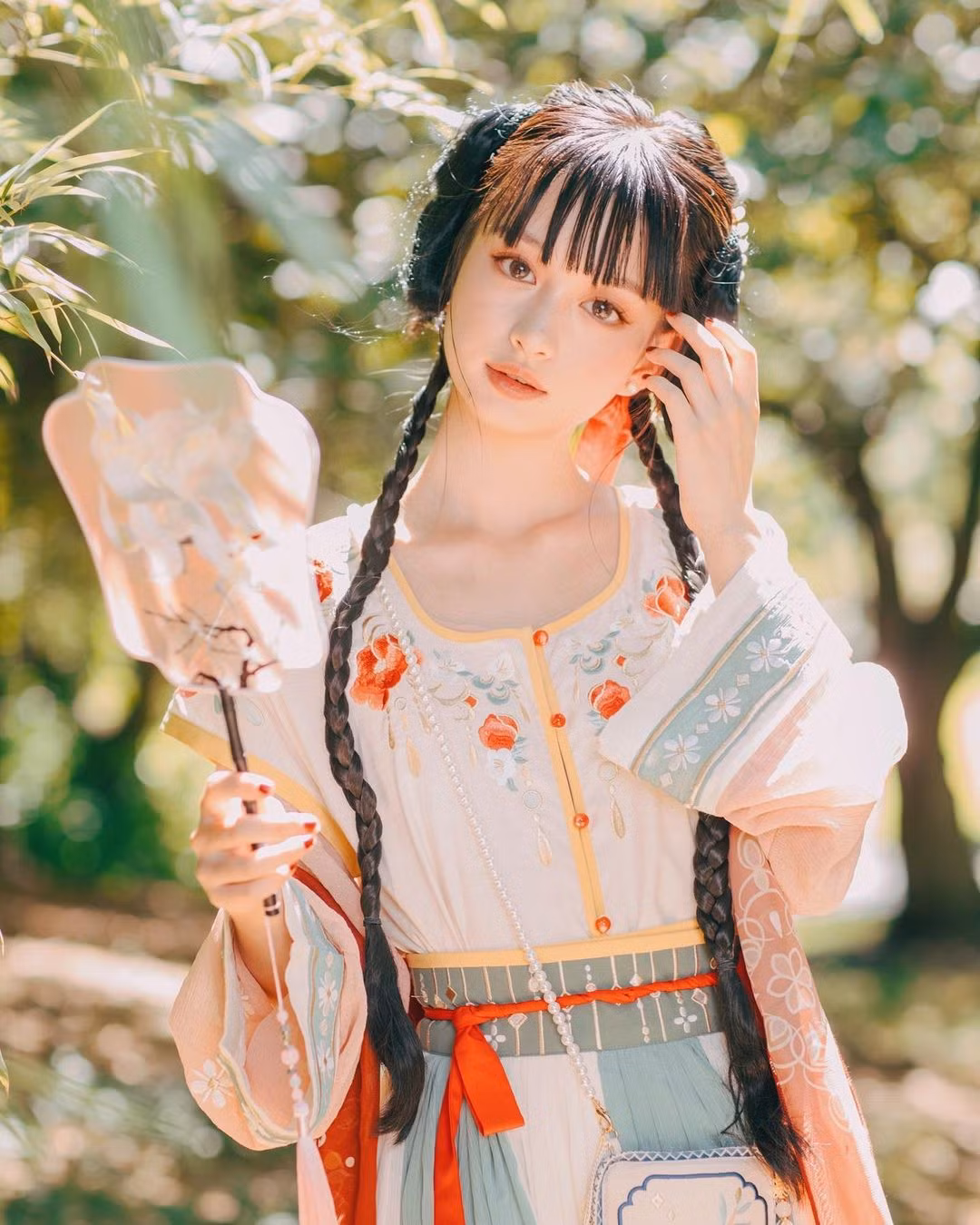 Để gây ấn tượng mạnh mẽ và được mọi người nhớ tới trong số dàn hot girl mạng thì không có nhiều. Nhưng cô gái tên Susan lại làm được điều đó.