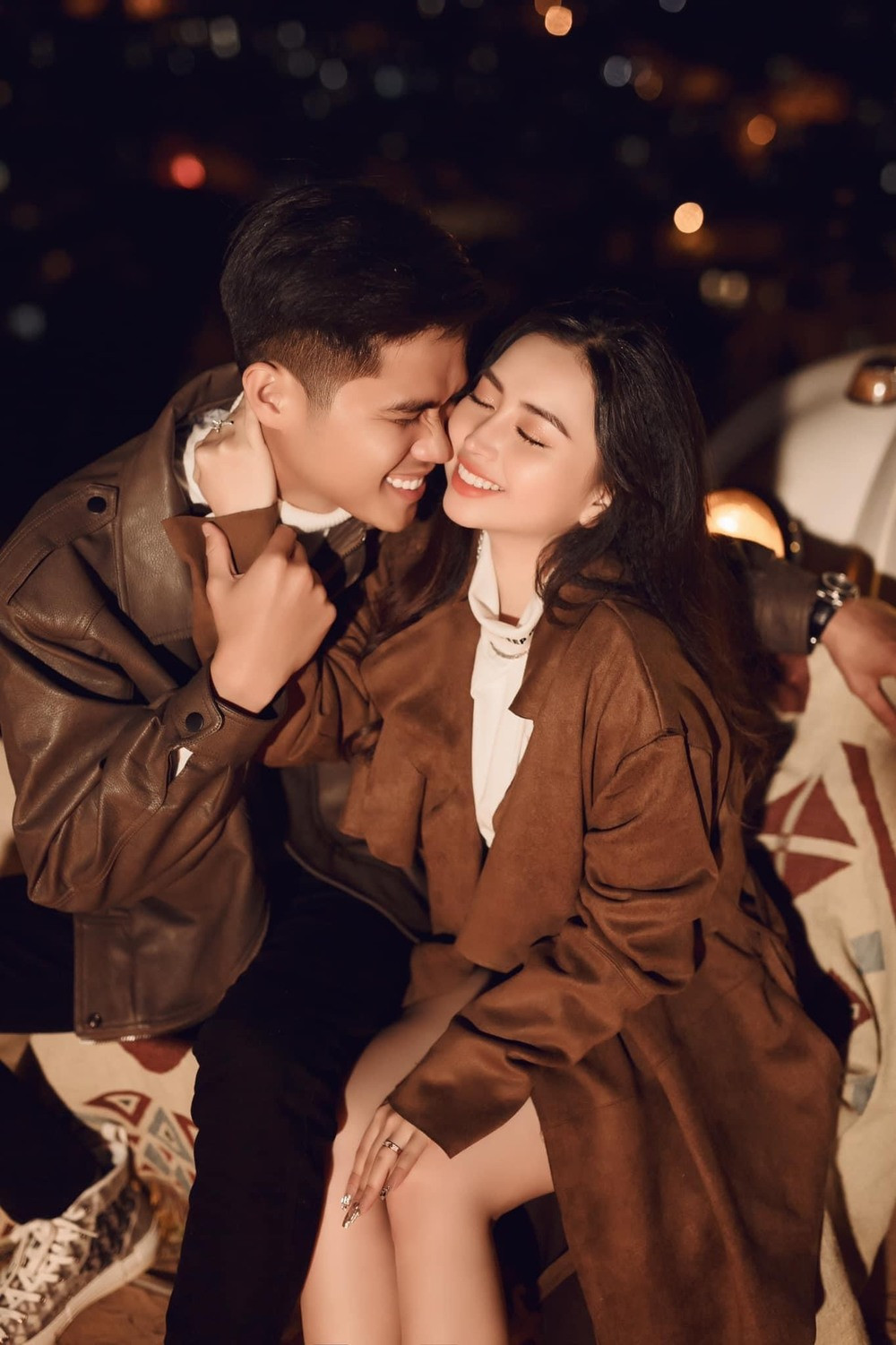 Nhiều netizen cảm thấy bất ngờ về số tuổi của cô dâu và cảm thấy Tú Trinh thật may mắn khi còn trẻ đã được sở hữu khối tài sản lớn như vậy.