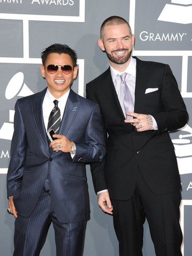 Sự nghiệp của anh lại càng vang dội hơn nữa khi Johnny chơi thân với cả Khoa Pug và “triệu phú đô la” Vương Phạm.