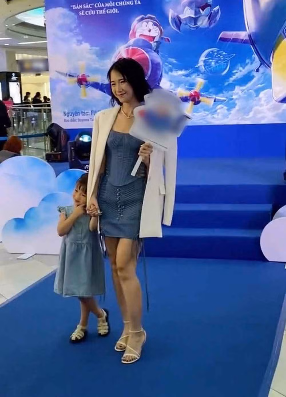 Mới đây, bà xã giám khảo Rap Việt mùa 3 tiếp tục chứng minh phong độ nhan sắc khi vô tình lọt vào camera thường tại sự kiện.