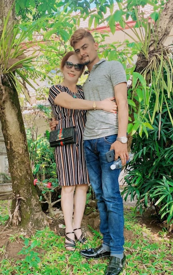 Ngay sau những đồn đoán của dân mạng về liên quan đến trang cá nhân của mình, cô dâu Nguyễn Thị Hoa lên tiếng.