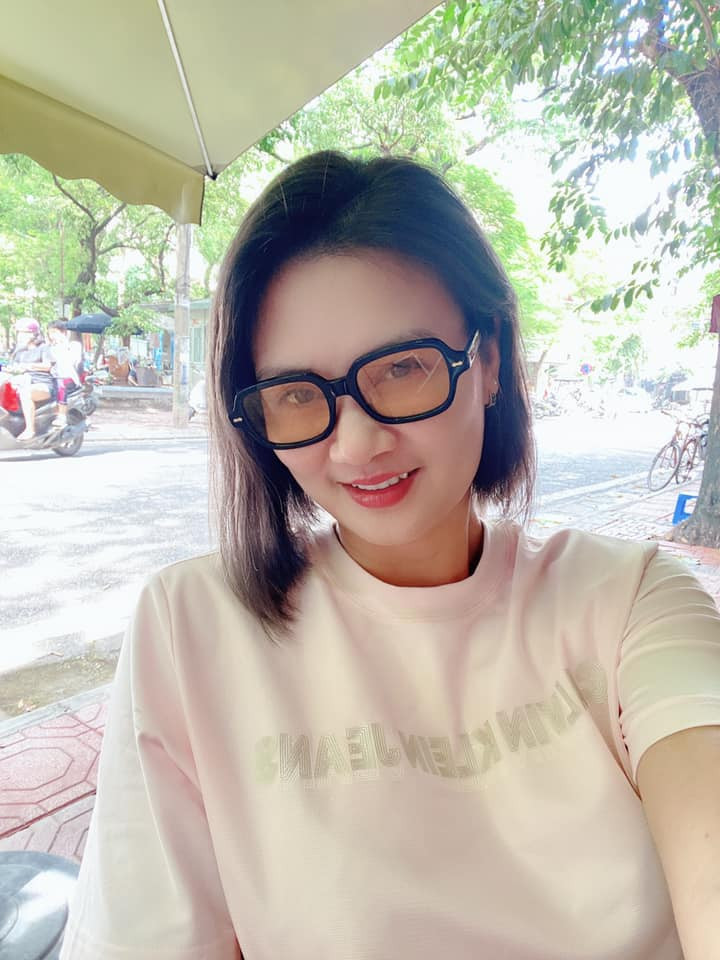 Sau khi giải nghệ sự nghiệp thi đấu, Kim Huệ chuyển sang công tác huấn luyện tại CLB Ngân hàng Công thương