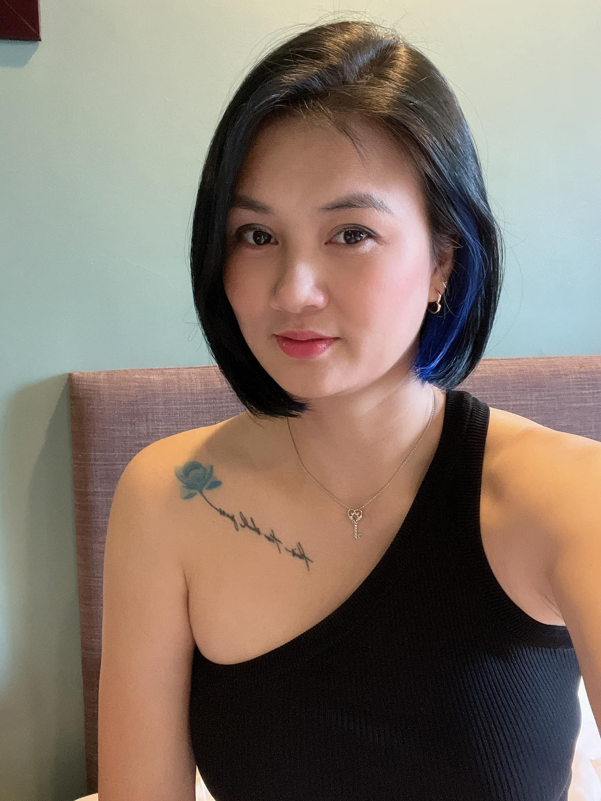 Trong sự nghiệp hơn 20 năm của mình, bên cạnh vô số thành tích trong thi đấu, Kim Huệ đã nhiều lần được bầu là "Hoa khôi bóng chuyền" ở các giải quốc tế được tổ chức tại Việt Nam.