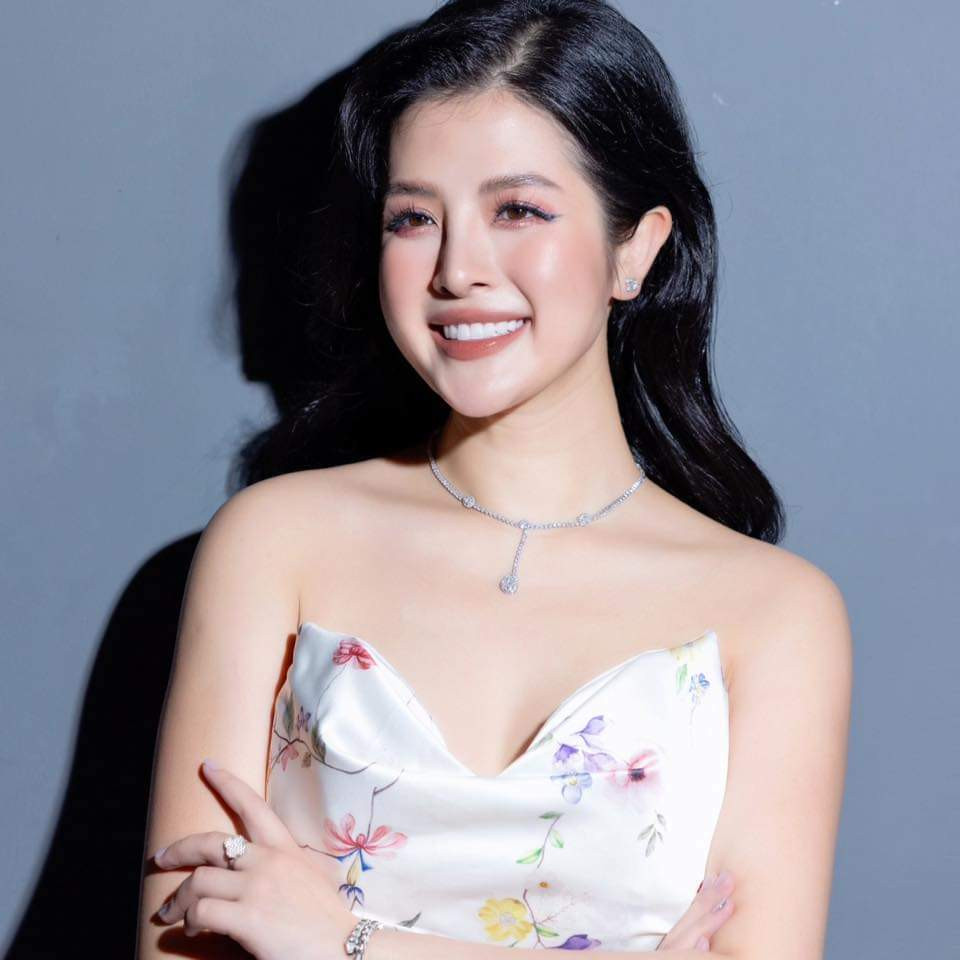 Nhiều người không ngại ngợi khen Hải Vân là một bóng hồng xinh đẹp không thua kém hoa hậu. Cô còn từng được nhắc đến là một trong những "BTV trẻ nhất của VTV".‏