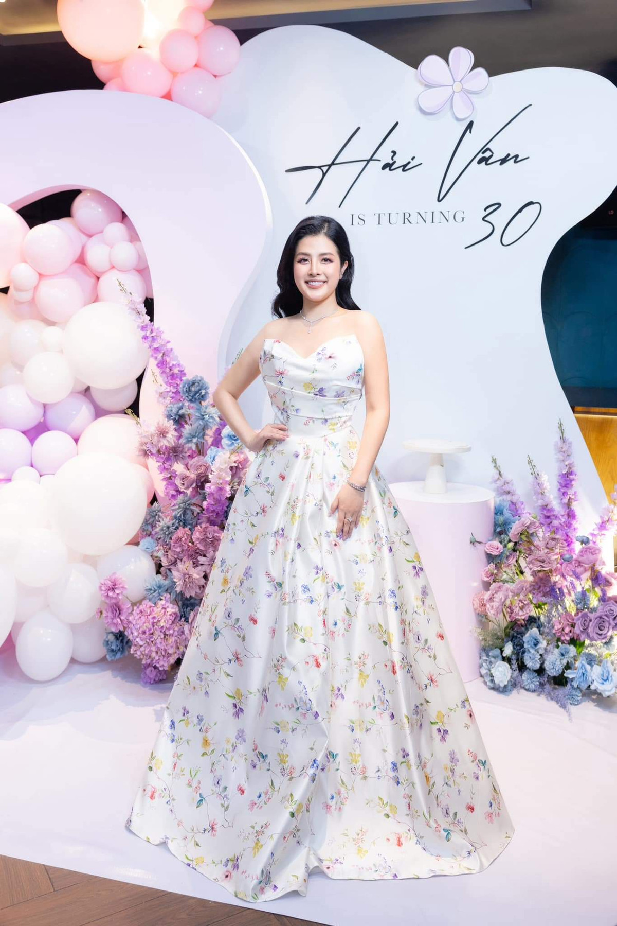 Không dừng lại ở đó, Hải Vân tiếp tục đạt được một bước tiến lớn trong thành tích học vấn của mình khi trở thành Thạc sỹ MBA tại trường St Andrews University, Mỹ.