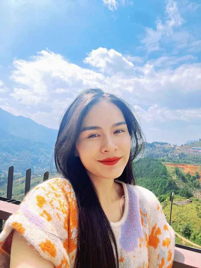 Tuy nhiên Hùng Dũng đã “nhanh tay” thông báo cho cả gia đình và lên kế hoạch đám cưới. Đến hiện tại mỗi lần nhắc đến chuyện này cô đều cảm thấy có lỗi đối với con của mình.