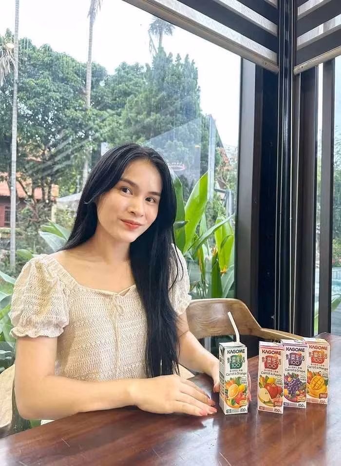 Hot girl dan toc Tay kin tieng, het long vi chong cau thu