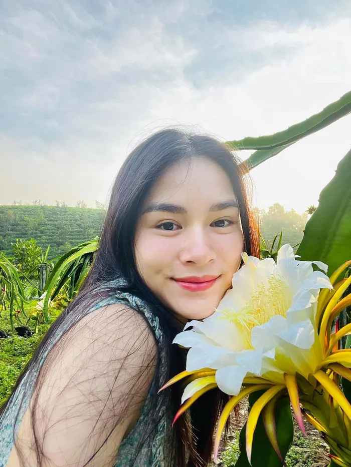 Trong chương trình Mộc Trinh cũng thành thật tâm sự về chuyện lần đầu có con. Cô biết mình có thai khi mới là sinh viên năm cuối Đại học. Lúc này Hùng Dũng đang thi đấu Singapore. Vì còn quá trẻ và có nhiều hoài bão trong tương lai cô đã dự định phá thai.