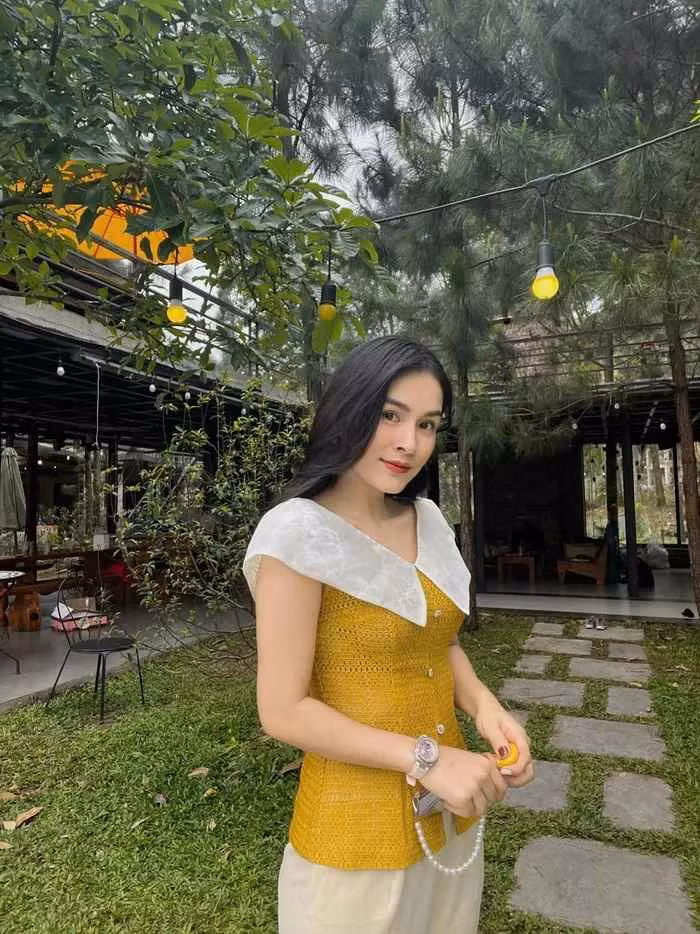 Gần đây nhất, trong chương trình “Tâm sự mẹ bỉm sữa”, Triệu Mộc Trinh lần đầu chia sẻ về những khó khăn trong chặng đường hôn nhân cùng Hùng Dũng.