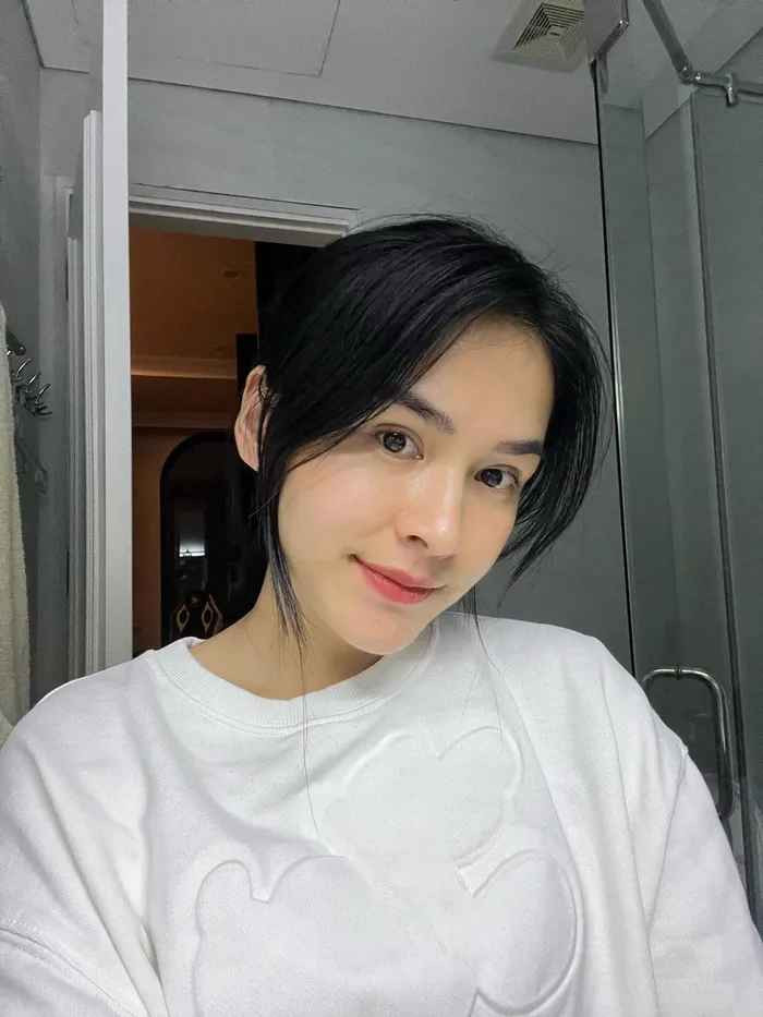 Trong suốt quá trình mang thai, cô được chồng hết lòng quan tâm và chăm sóc tận tình. Đến lúc sinh con, Hùng Dũng lại phải đi thi đấu tại Quảng Nam và SEA Games. Vì thế giai đoạn ở cữ cô không có chồng kề bên. Dù khá tủi thân nhưng cô vẫn ủng hộ chồng và đội tuyển hết lòng.