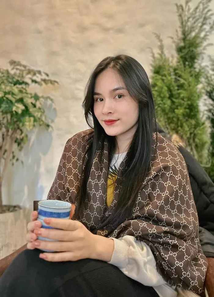 Hiện tại, gia đình nhỏ của Hùng Dũng luôn đầy ắp tiếng cười khi họ được sống trong căn biệt thự 5 tầng khang trang và đặc biệt nhất là hôn nhân hạnh phúc.