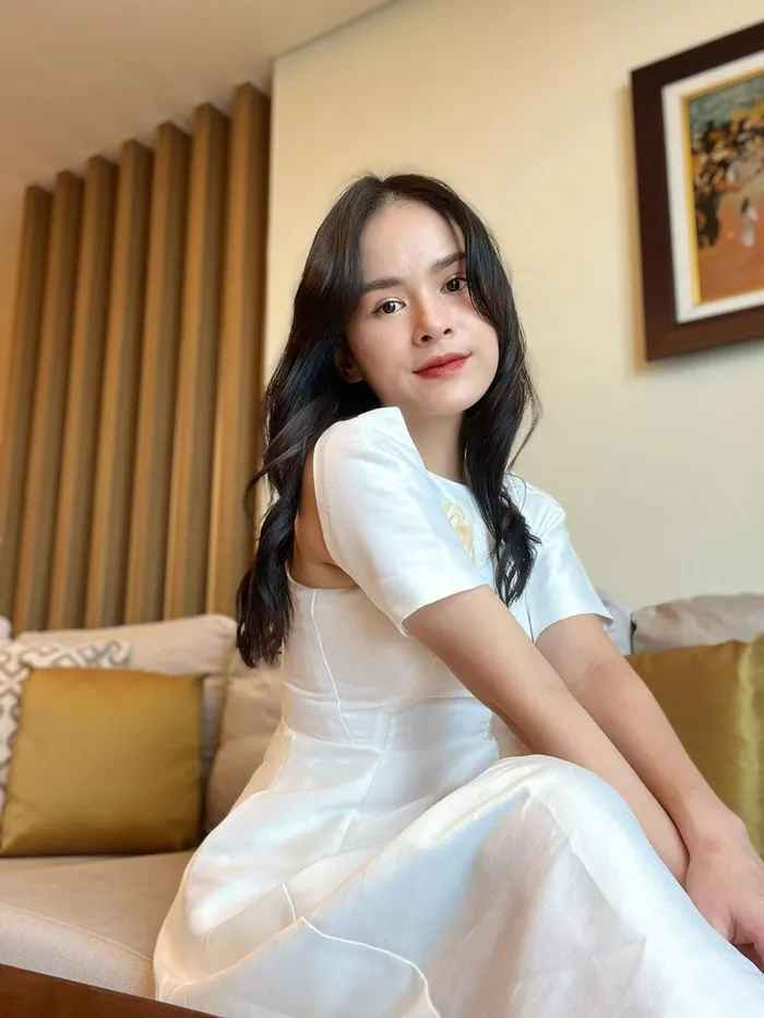 Hiện nay, Triệu Mộc Trinh đang bán hàng online. Với một số hình ảnh cận cảnh hạnh phúc bên gia đình của mình khiến nhiều người ganh tị