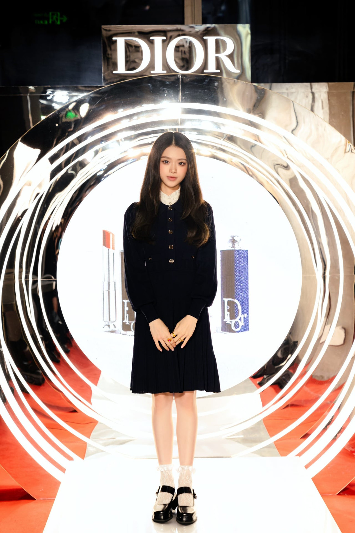 Nhiều người bất ngờ trước hình ảnh kín đáo mới mẻ của Linh Ka, khi vẫn đang quen thuộc với phong cách hở bạo trước đây của cô.