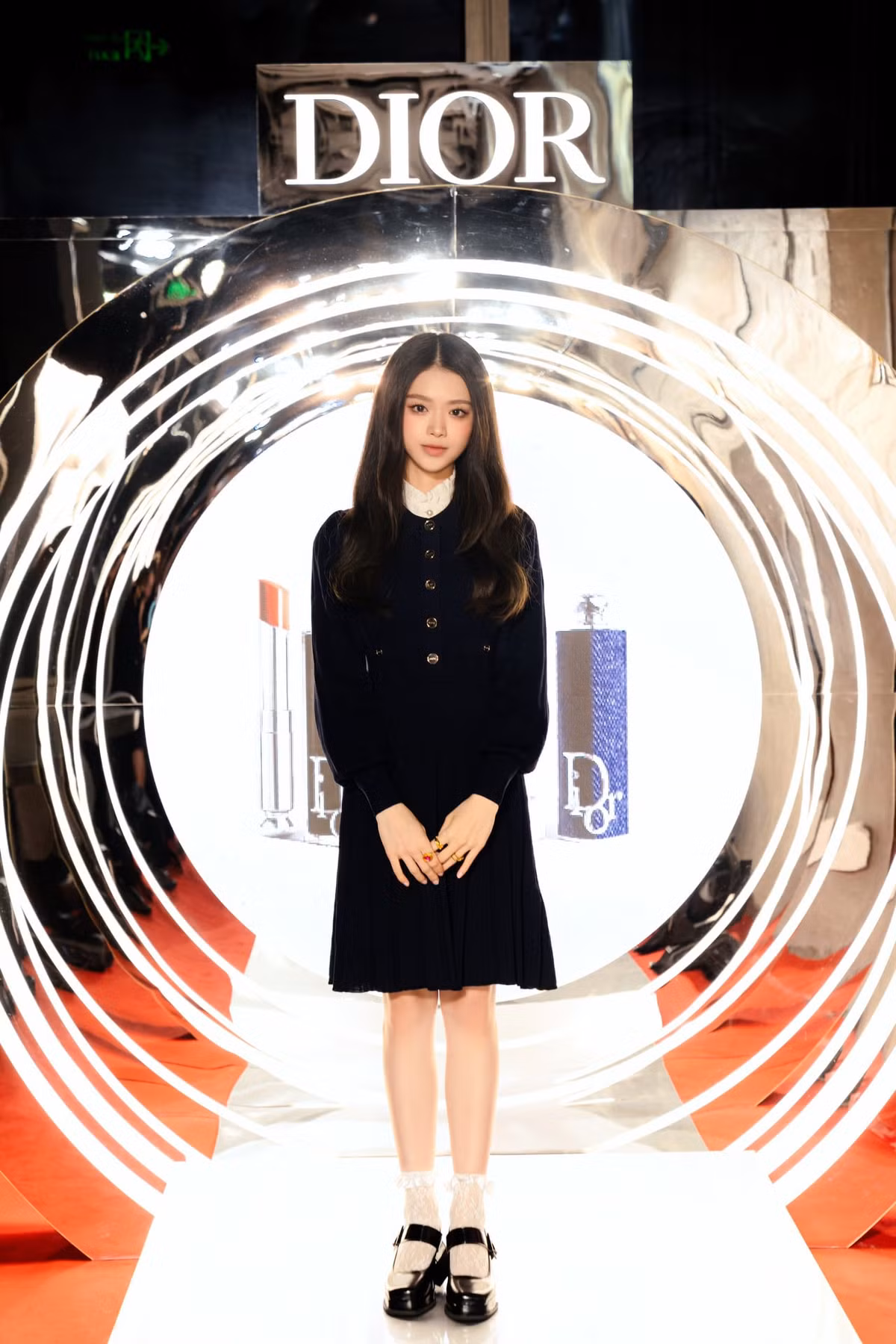 Nhiều người bất ngờ trước hình ảnh kín đáo mới mẻ của Linh Ka, khi vẫn đang quen thuộc với phong cách hở bạo trước đây của cô.