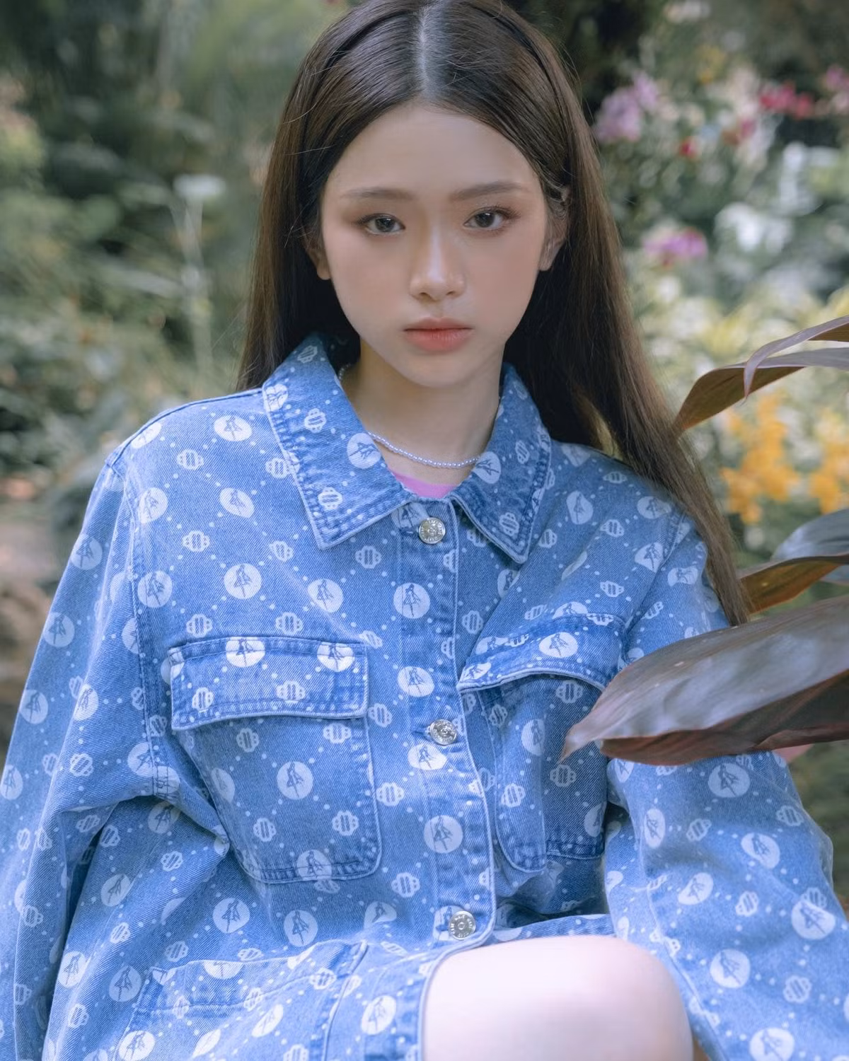 Không còn là Linh Ka "chín ép" của ngày nào, cô hiện tại tự tin chọn những style đơn giản, kín đáo nhưng vẫn được khen ngợi.