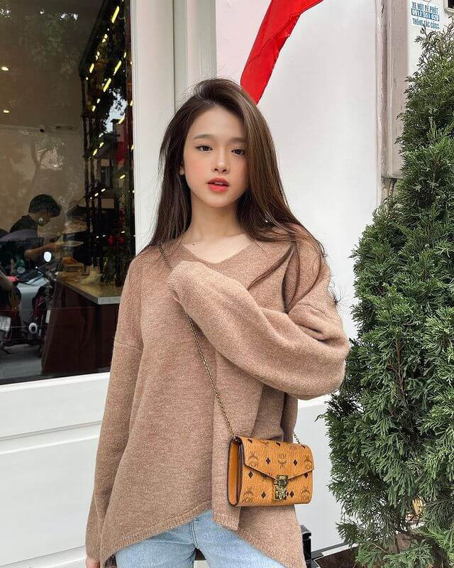 Linh Ka giờ đây đã liên tục xuất hiện với sự kín đáo, ít phô bày cơ thể như trước.