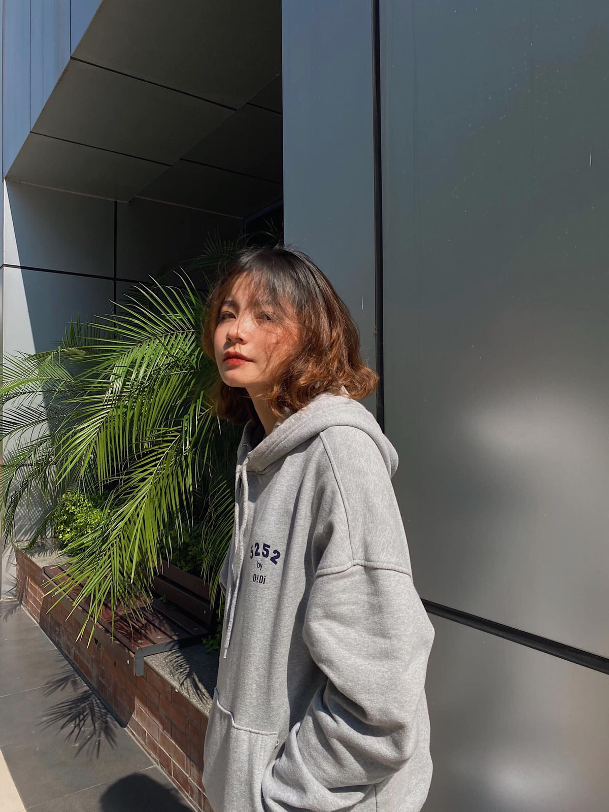 Khi được hỏi vì sao không lên hình và hát trực tiếp ca khúc này, Soi Nguyễn cho biết hôm đó bận việc cá nhân và không nghĩ ý tưởng ngẫu hứng của team lại được nhiều người đón nhận như vậy.