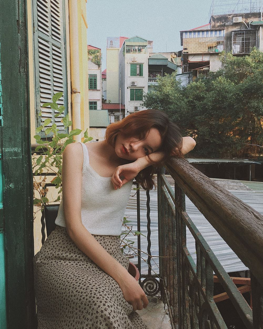 Kể về hành trình cho ra đời bài Chị ong nâu phiên bản thất tình, Soi Nguyễn cho biết rằng cô và một người bạn tên là Nhật (cùng team Hwang Cho) ngồi với nhau, sau đó cả hai cùng ngẫu hứng nghĩ ra ý tưởng phối ca từ bài hát thiếu nhi trên nền nhạc trữ tình và khi thấy lạ lạ nên đã thu âm lại.