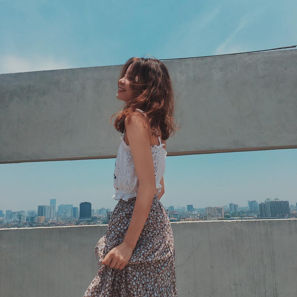 Không chỉ có giọng hát khiến nhiều người nghe "sởn da gà", Soi Nguyễn được khen bởi sắc vóc với gương mặt đẹp và guu ăn mặc khá cá tính.