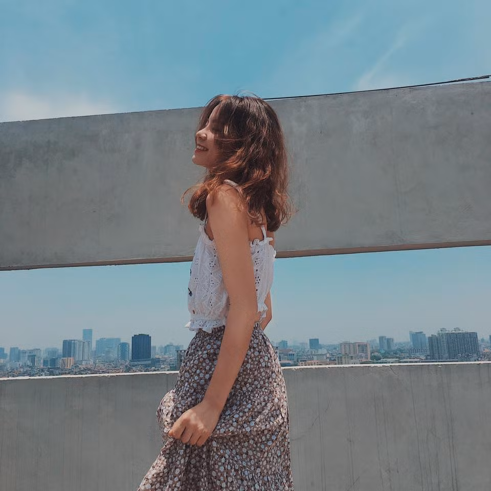 Không chỉ có giọng hát khiến nhiều người nghe "sởn da gà", Soi Nguyễn được khen bởi sắc vóc với gương mặt đẹp và guu ăn mặc khá cá tính.