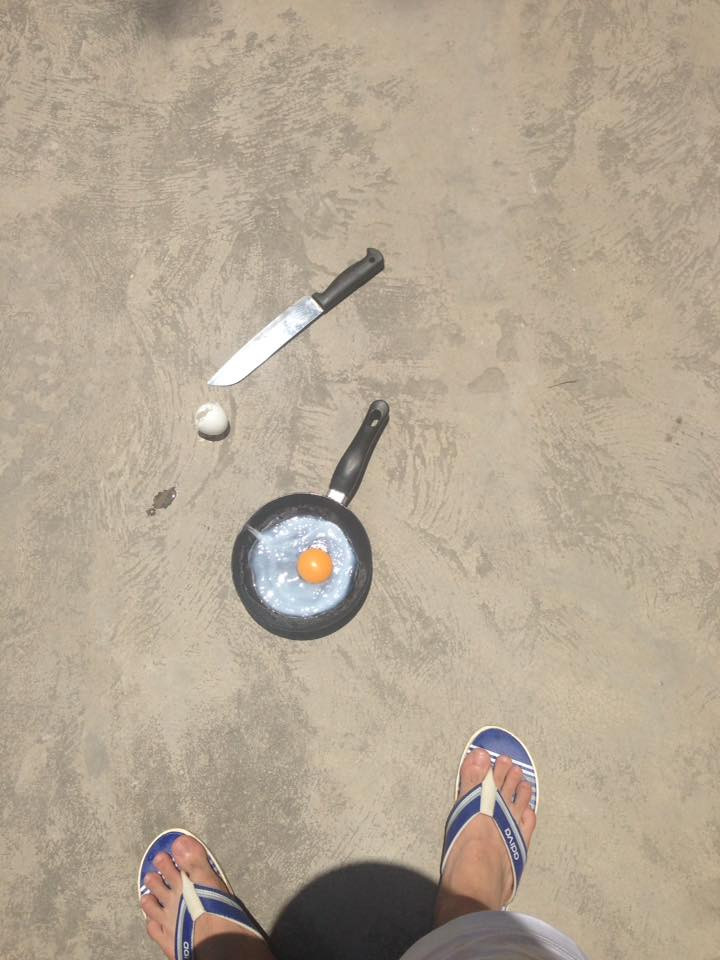 Trước đó, trong những ngày nắng nóng đỉnh điểm nhiều người cũng đã thử màn thí nghiệm "trứng rán không cần mỡ".