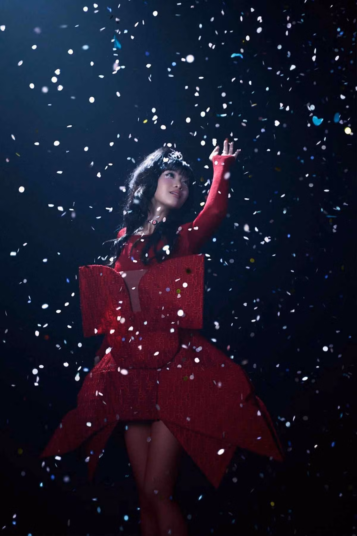 Điển hình như trong MV Ý em là vừa trình làng tối 17/10, Chi Xê nhận được nhiều lời khen về phong cách, trang phục khi những yếu tố này được cô đầu tư chỉn chu.