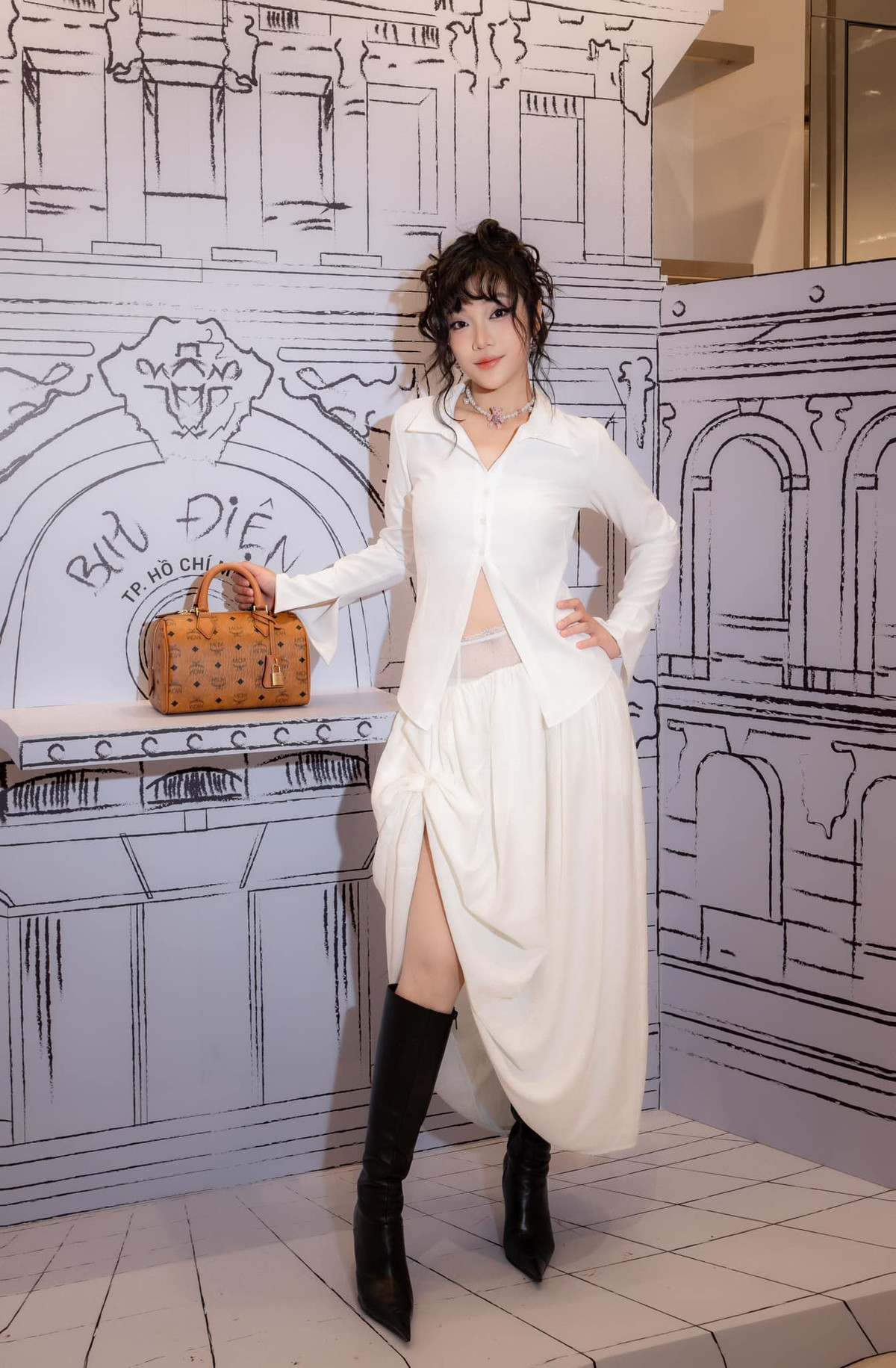 Chi Xê cũng tiết lộ, trong năm nay, cô sẽ tiếp tục ra mắt hai ca khúc khác.