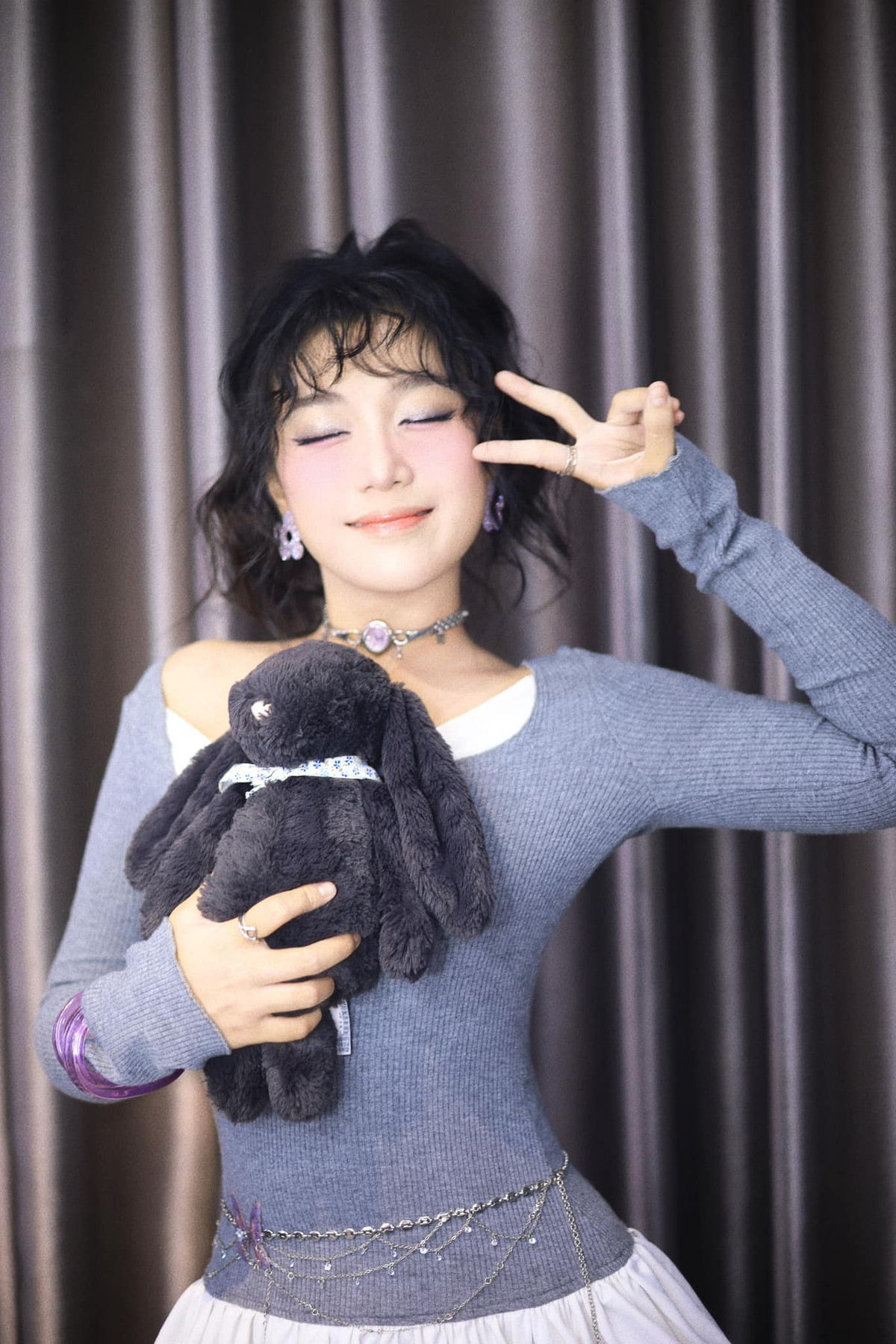 Có thể thấy dù là tân binh, thế nhưng Chi Xê liên tục hợp tác với những cái tên nổi bật của làng nhạc Việt.