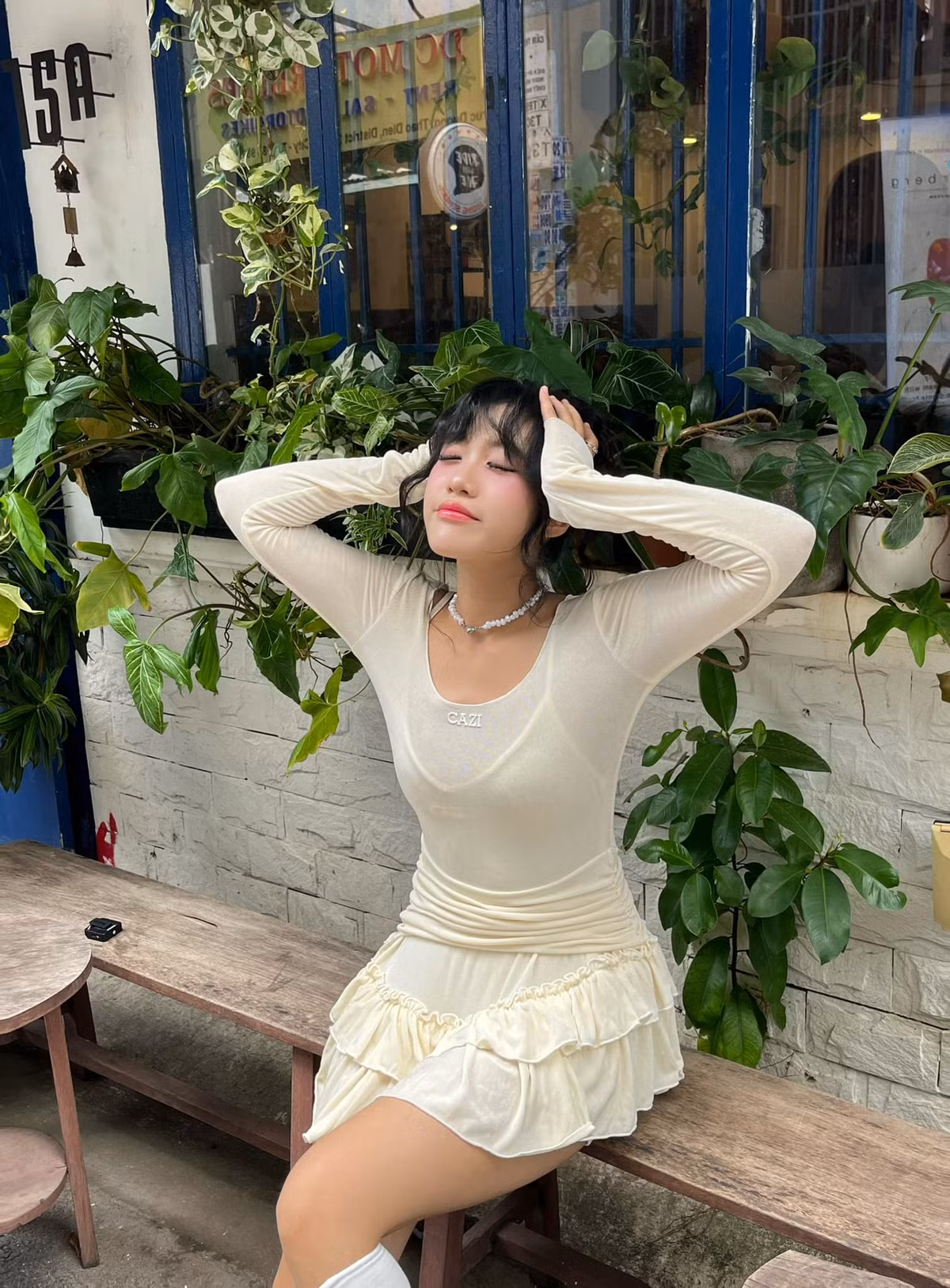 Được biết, Ý em là là MV thứ 2 của Chi Xê chỉ trong vòng 2 tháng sau thành công từ sản phẩm "debut" Seenderella.