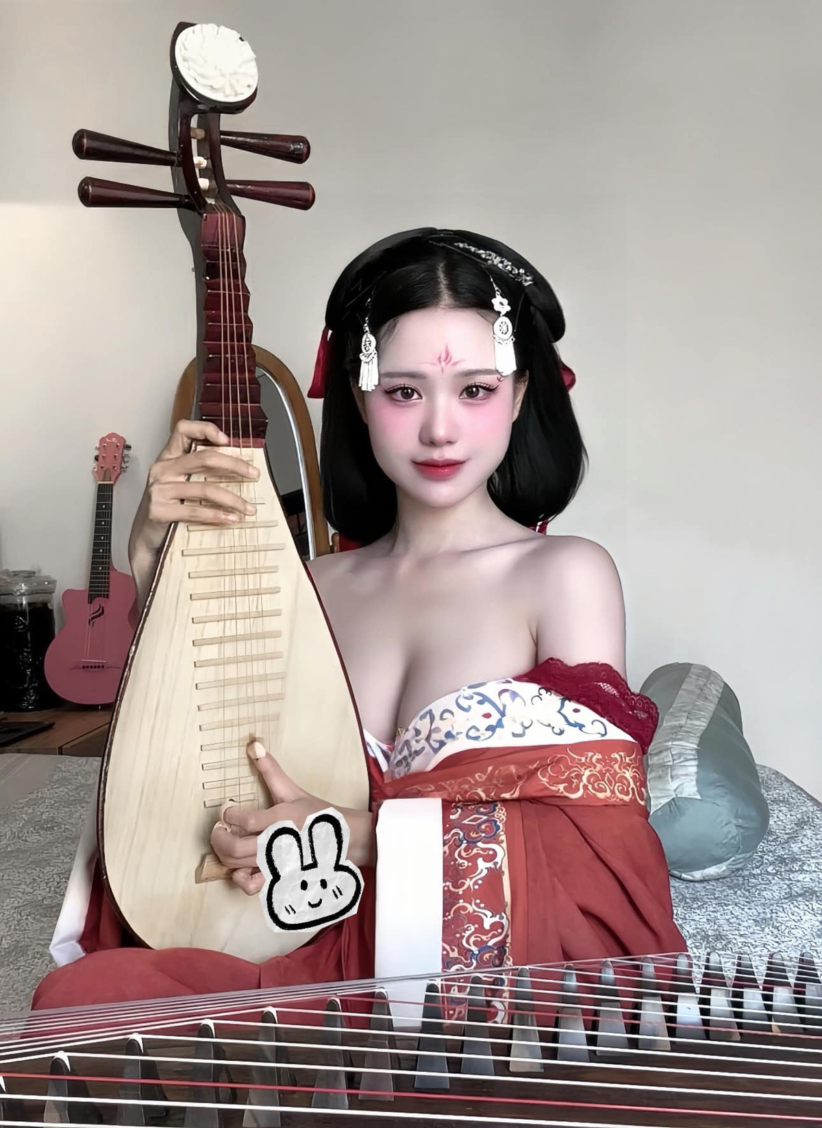 Với sức hút ngày càng mạnh mẽ, Yugi Kiều Oanh để lại dấu ấn rõ nét trong lòng người hâm mộ nhờ vào những khoảnh khắc "gây sốt" và những bộ ảnh ấn tượng.