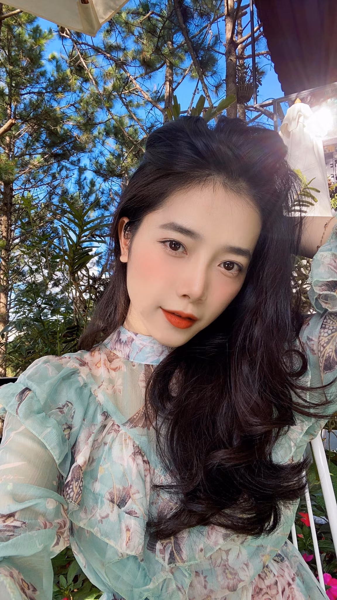 Hiện tại, Hạnh An đã hoàn thành chương trình học ở Đại học Văn hóa Nghệ thuật Quân đội.