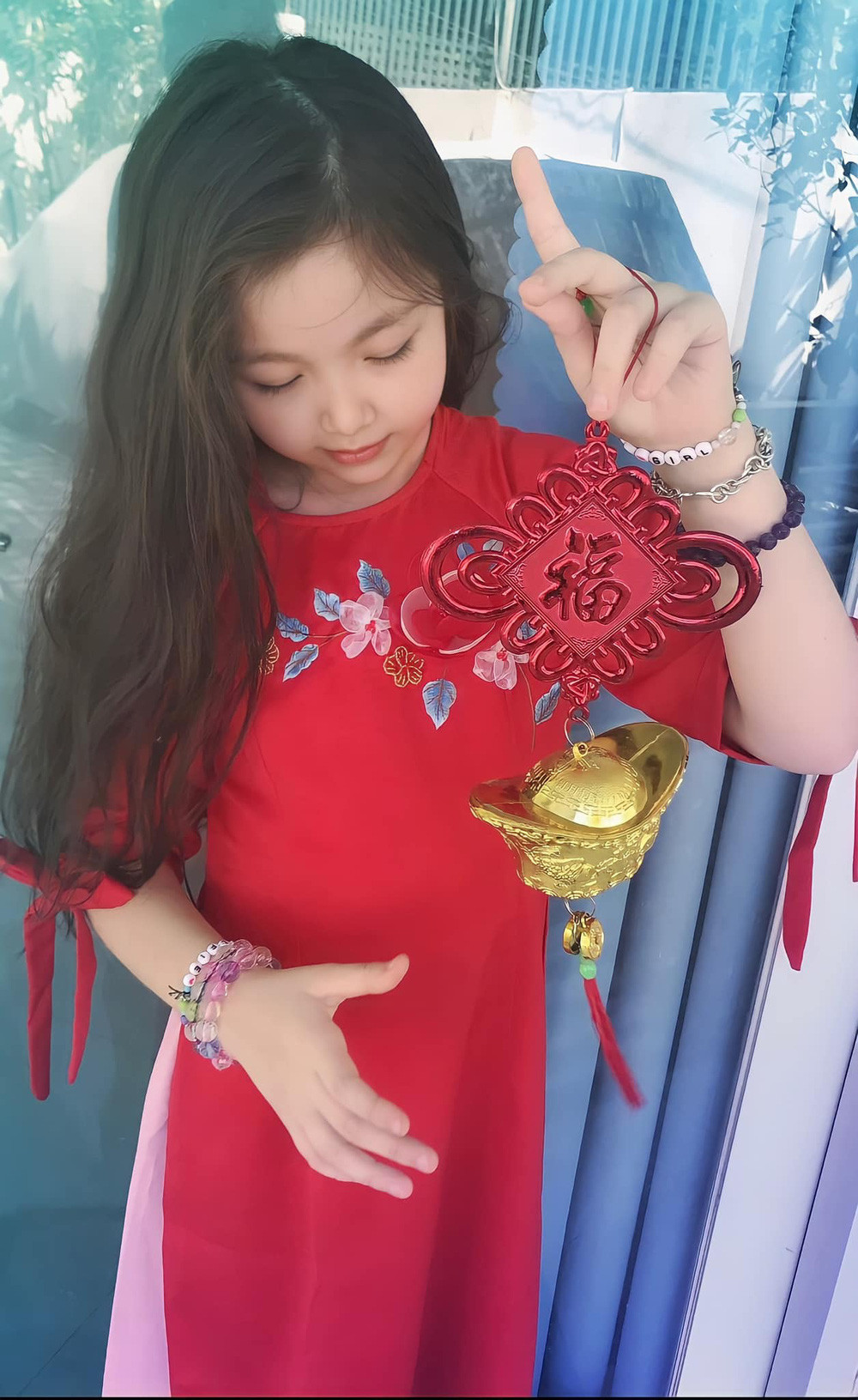 Hot girl Elly Trần còn lập fanpage riêng cho hai con, thu hút hơn 1 triệu người theo dõi.