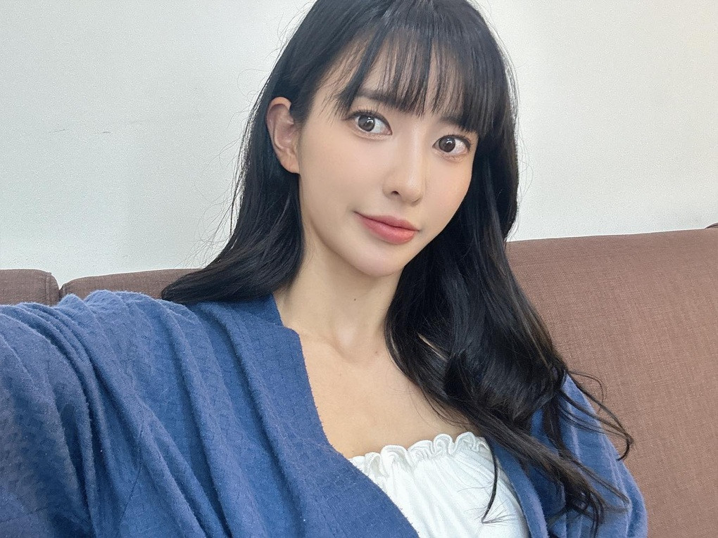 Tuy nhiên, yếu tố khiến Ji Eun trông thu hút nhất là thân hình cơ bắp. Nhiều người tỏ ra ngạc nhiên khi thấy vẻ trái ngược đằng sau khuôn mặt thanh lịch, nữ tính của cô.