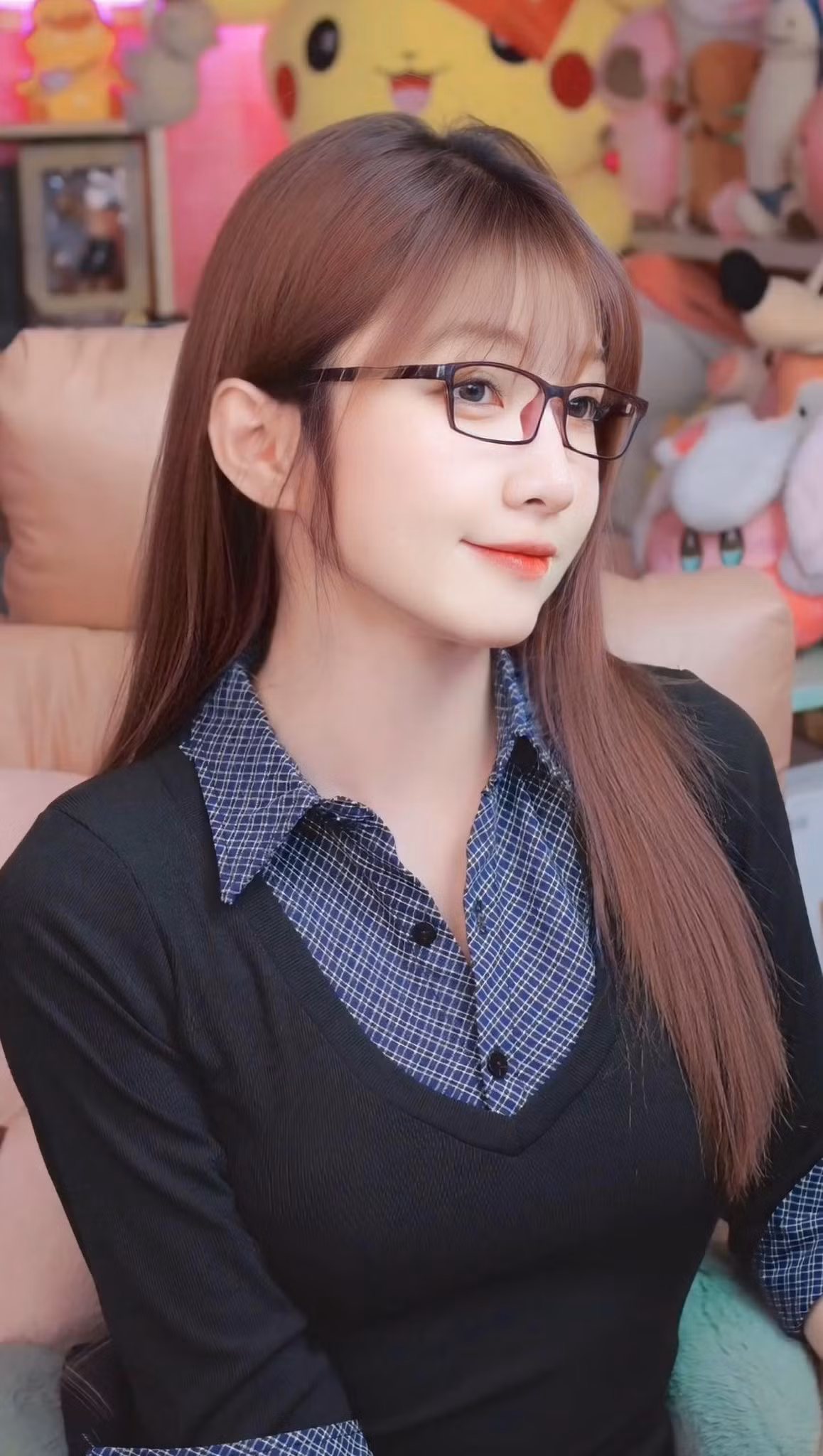 Với anh em game thủ, Như Hexi được mệnh danh là "Thánh Nữ" khi vừa là game thủ cực "trâu", vừa là gương mặt đại diện cho rất nhiều tựa game nổi tiếng.