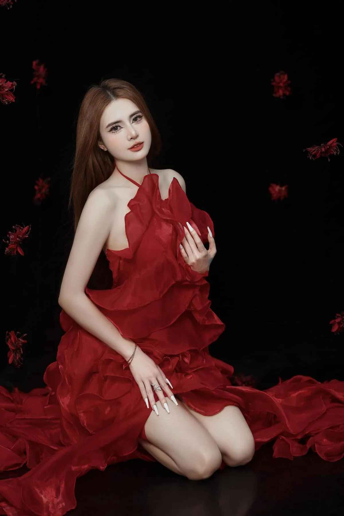 Tuy nhiên, sau khi sinh con gái không lâu, em gái Công Vinh bất ngờ thông báo chuyện ly hôn. Từ đó, cô bắt đầu cuộc sống mẹ đơn thân và đồng thời cũng trải qua nhiều thay đổi tích cực trong cuộc sống.