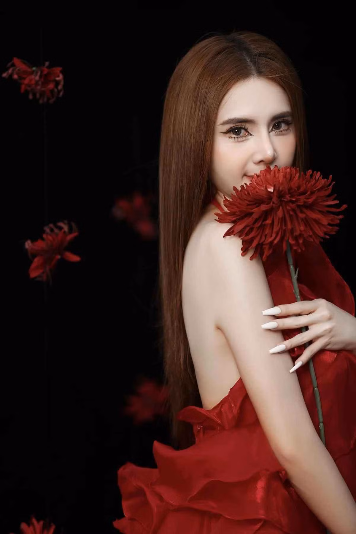 Hiện tại, em gái Công Vinh không chỉ có cuộc sống tài chính ổn định mà nhan sắc cũng ngày càng rạng rỡ.