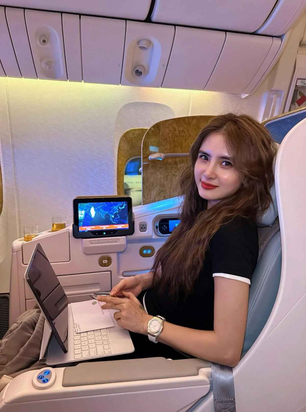 Sự thăng hạng về ngoại hình và tinh thần sau ly hôn của Lê Khánh Chi khiến nhiều người ngưỡng mộ.